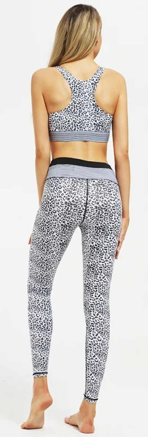 Černobílé leopardí fitness oblečení